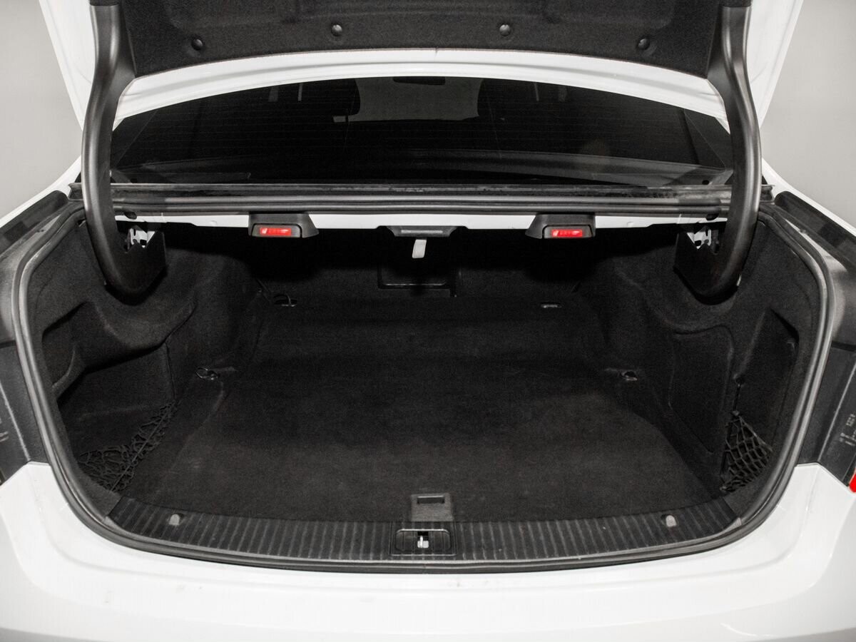 Mercedes-Benz E-Класс 2011 - фото автомобиля