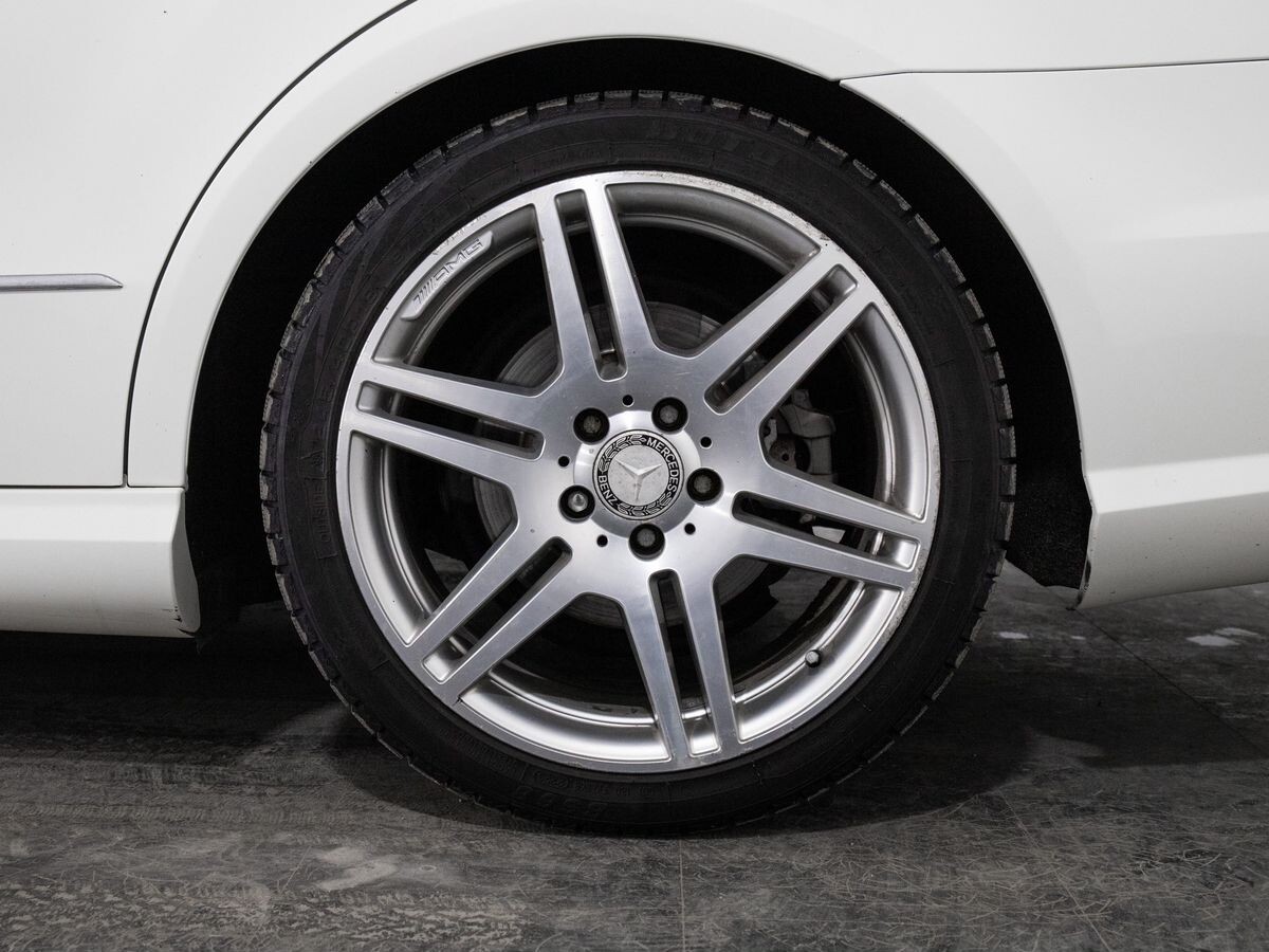 Mercedes-Benz E-Класс 2011 - фото автомобиля