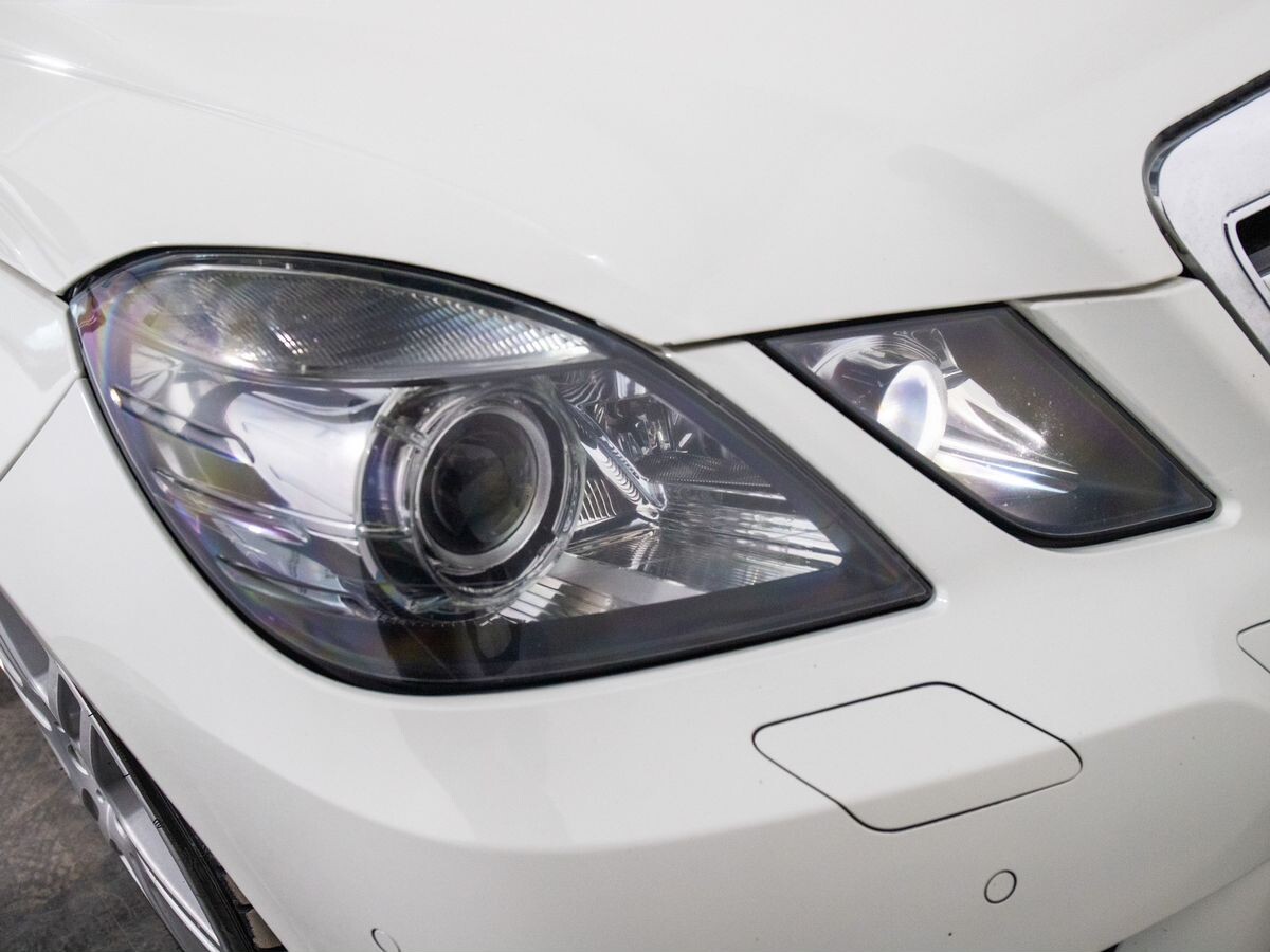 Mercedes-Benz E-Класс 2011 - фото автомобиля