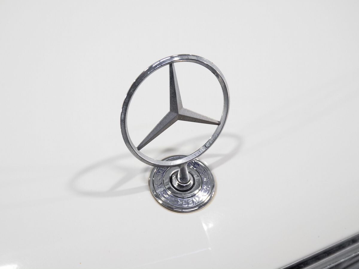 Mercedes-Benz E-Класс 2011 - фото автомобиля