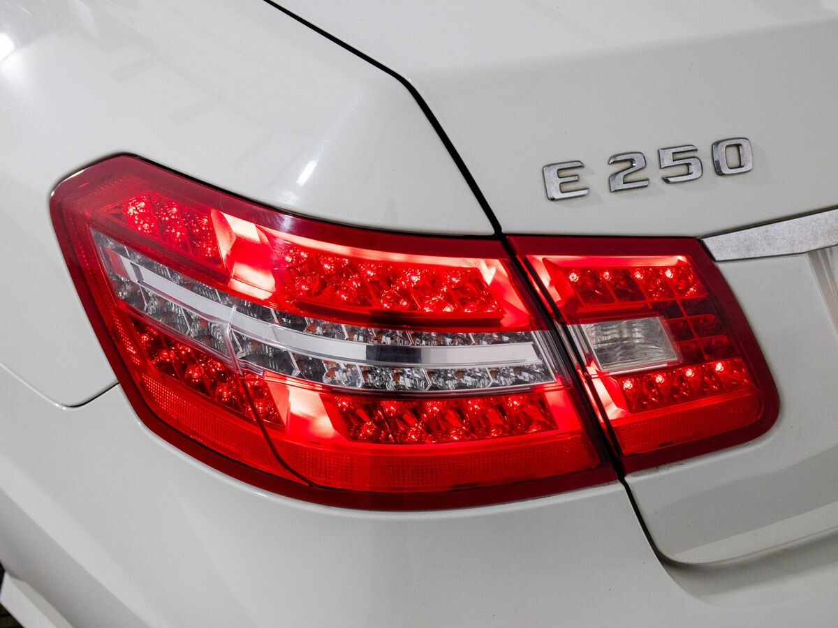 Mercedes-Benz E-Класс 2011 - фото автомобиля