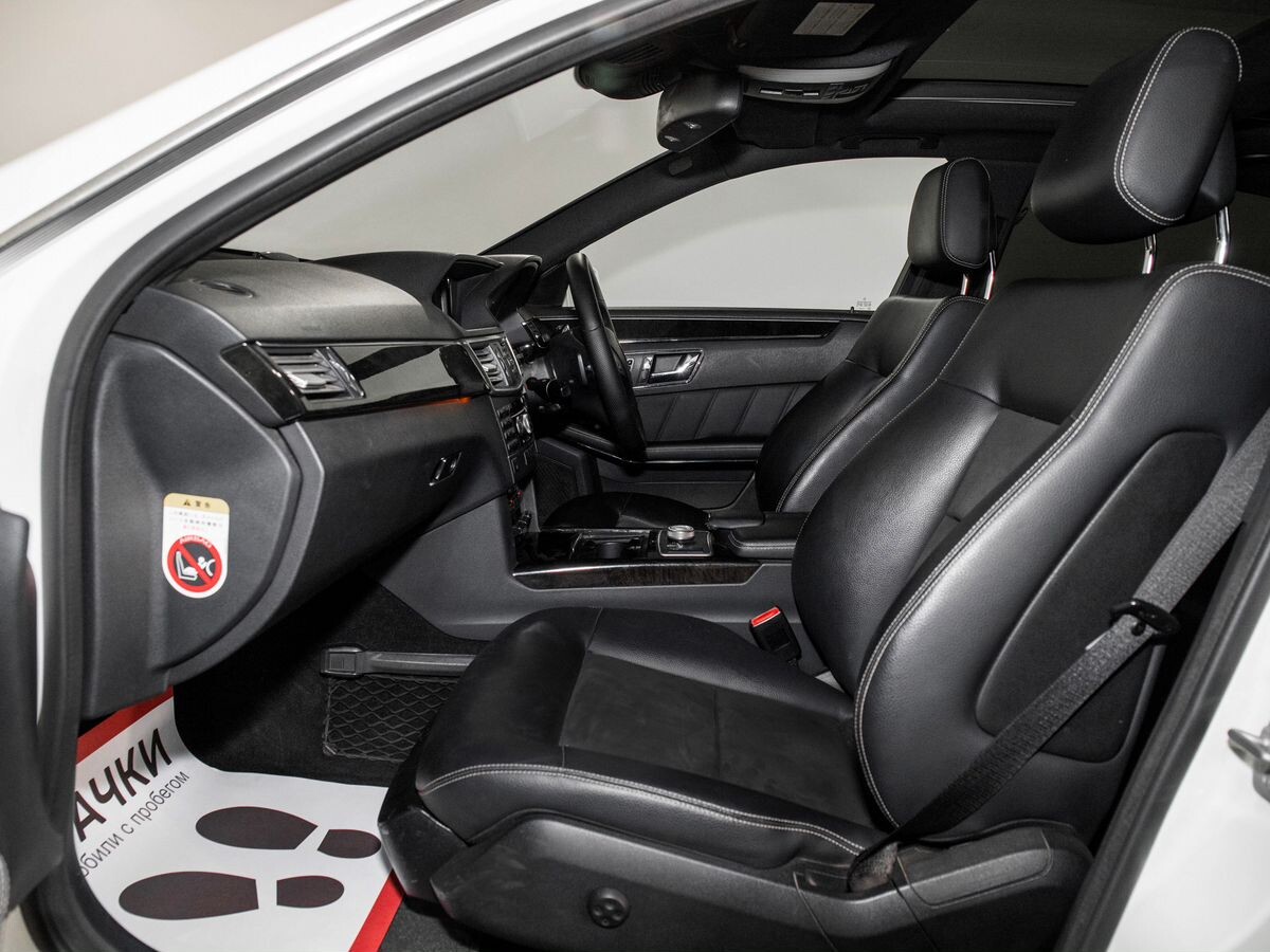 Mercedes-Benz E-Класс 2011 - фото автомобиля