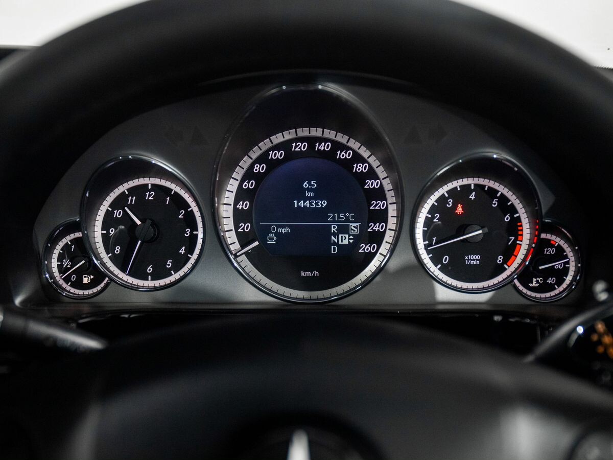 Mercedes-Benz E-Класс 2011 - фото автомобиля