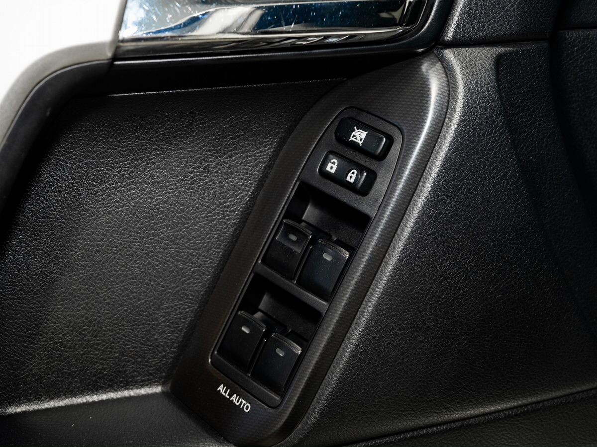 Toyota Land Cruiser Prado 2013 - фото автомобиля