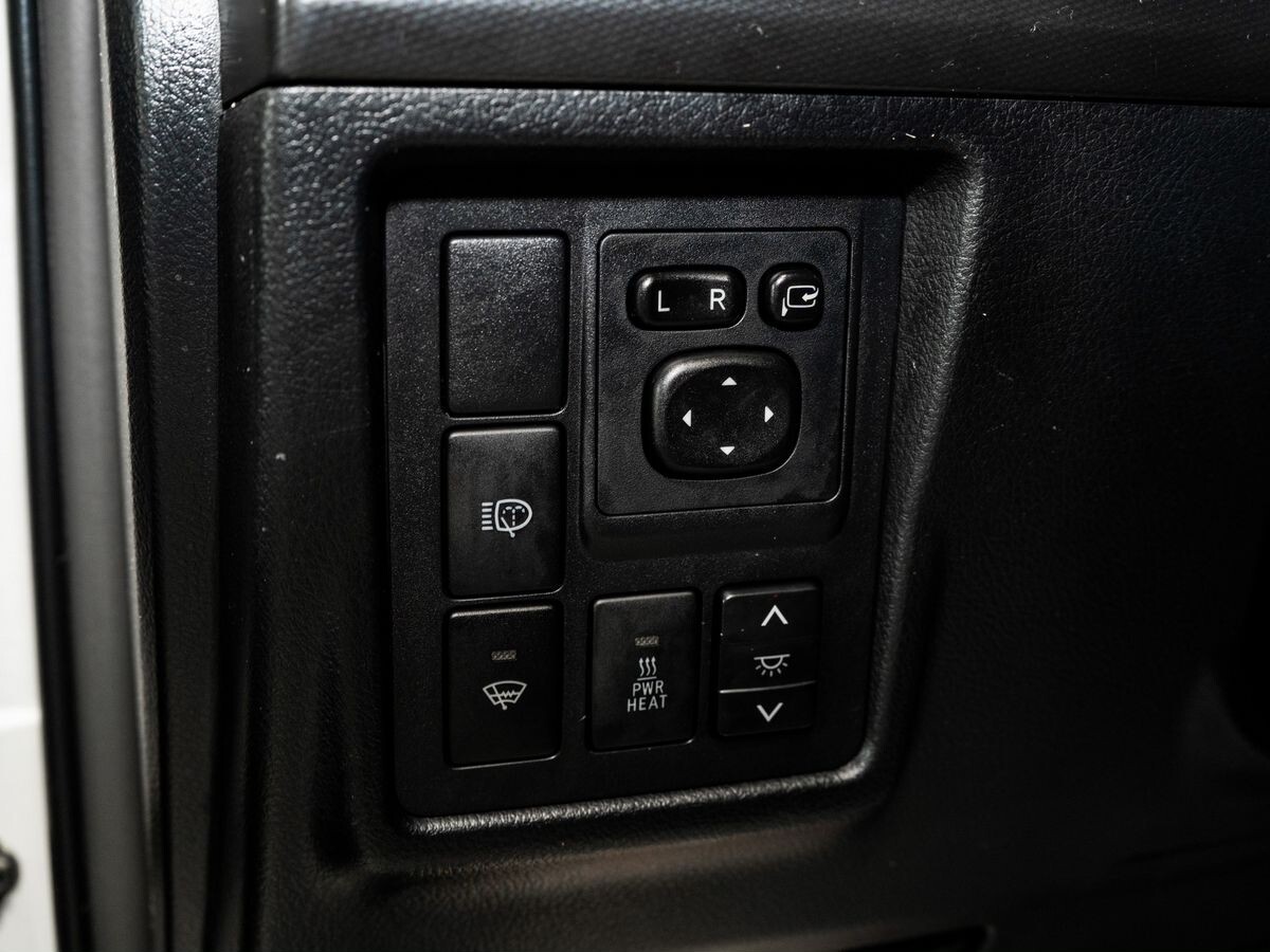 Toyota Land Cruiser Prado 2013 - фото автомобиля