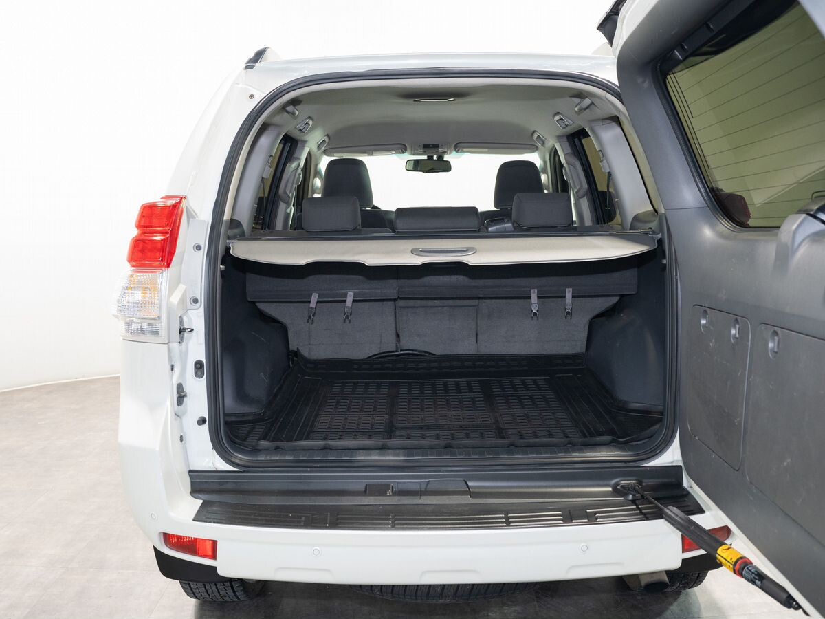 Toyota Land Cruiser Prado 2013 - фото автомобиля