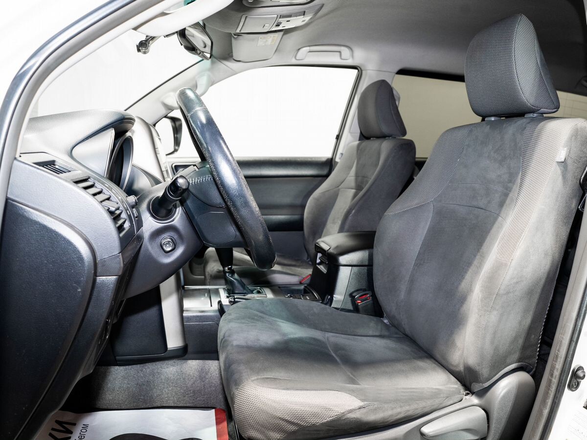 Toyota Land Cruiser Prado 2013 - фото автомобиля