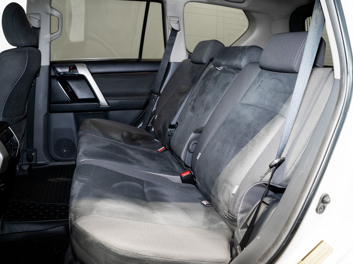 Toyota Land Cruiser Prado 2013 - фото автомобиля