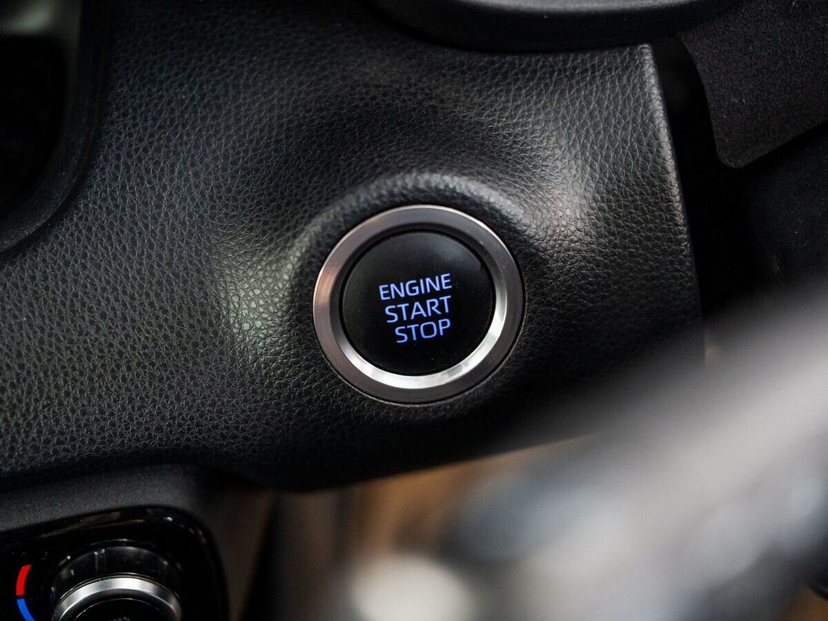 Toyota Yaris 2020 - фото автомобиля