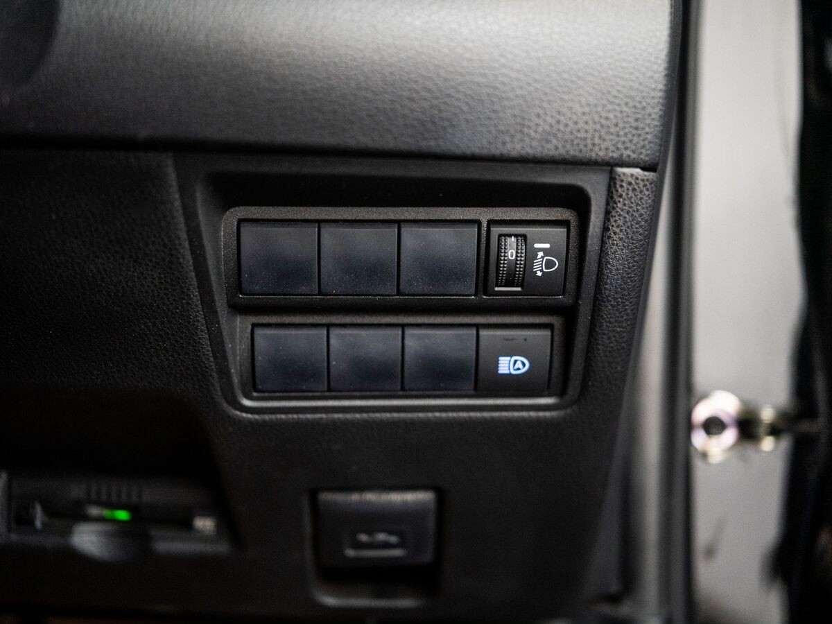 Toyota Yaris 2020 - фото автомобиля