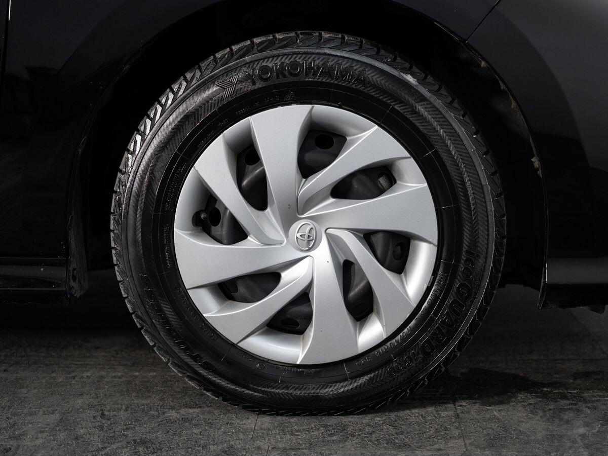 Toyota Yaris 2020 - фото автомобиля