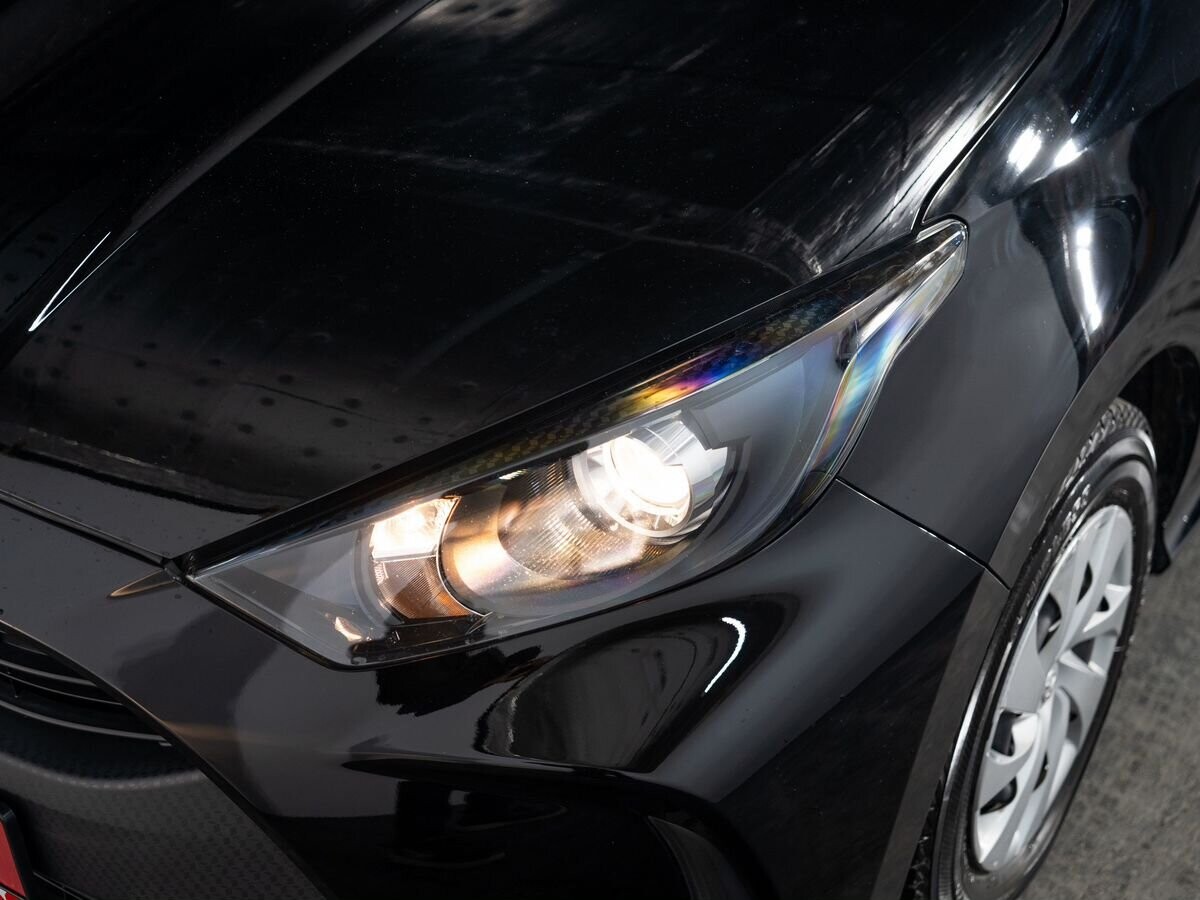 Toyota Yaris 2020 - фото автомобиля