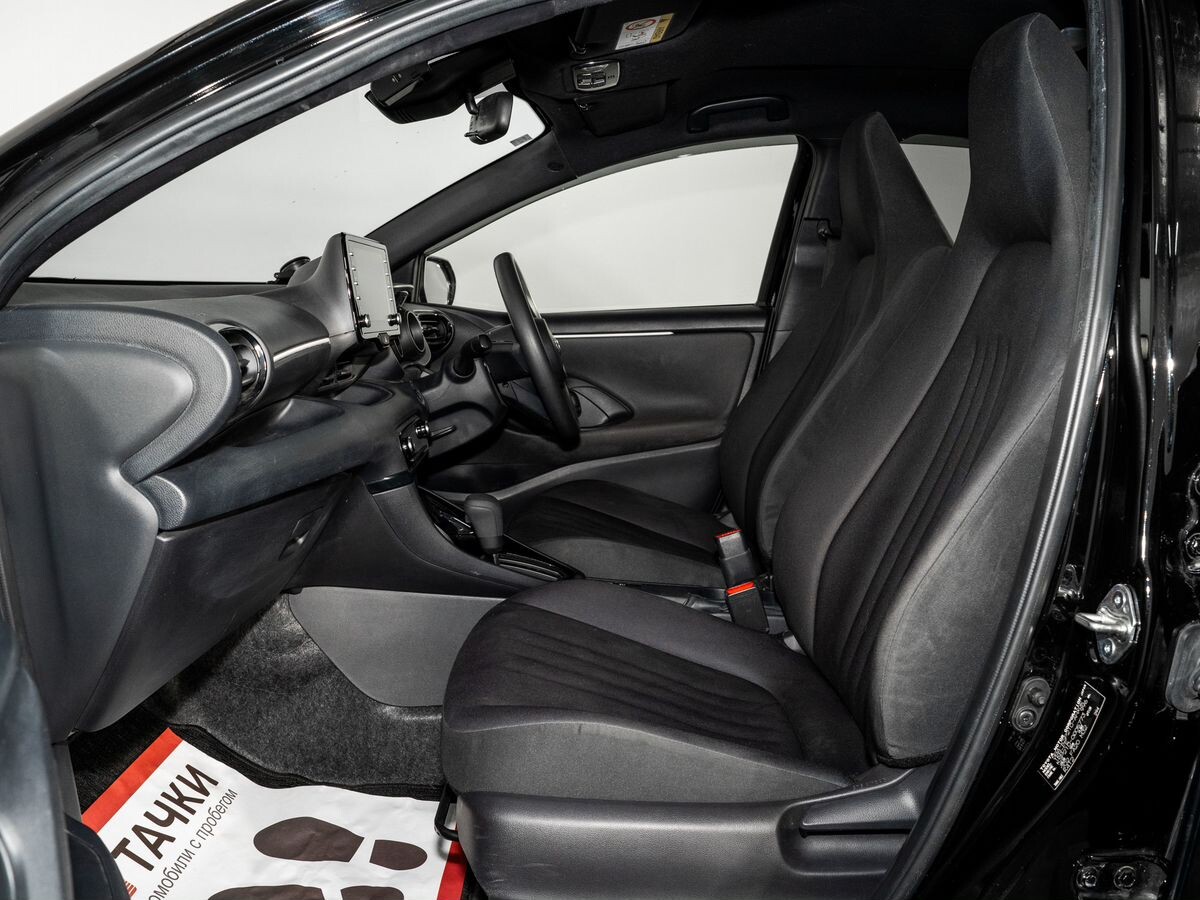 Toyota Yaris 2020 - фото автомобиля