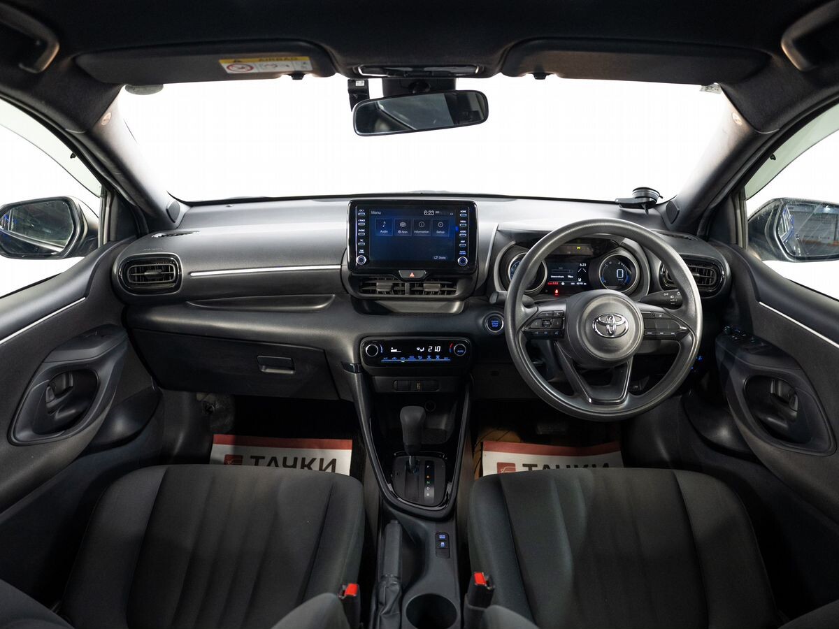 Toyota Yaris 2020 - фото автомобиля