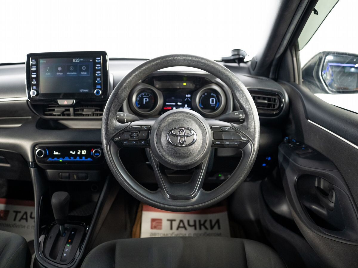 Toyota Yaris 2020 - фото автомобиля