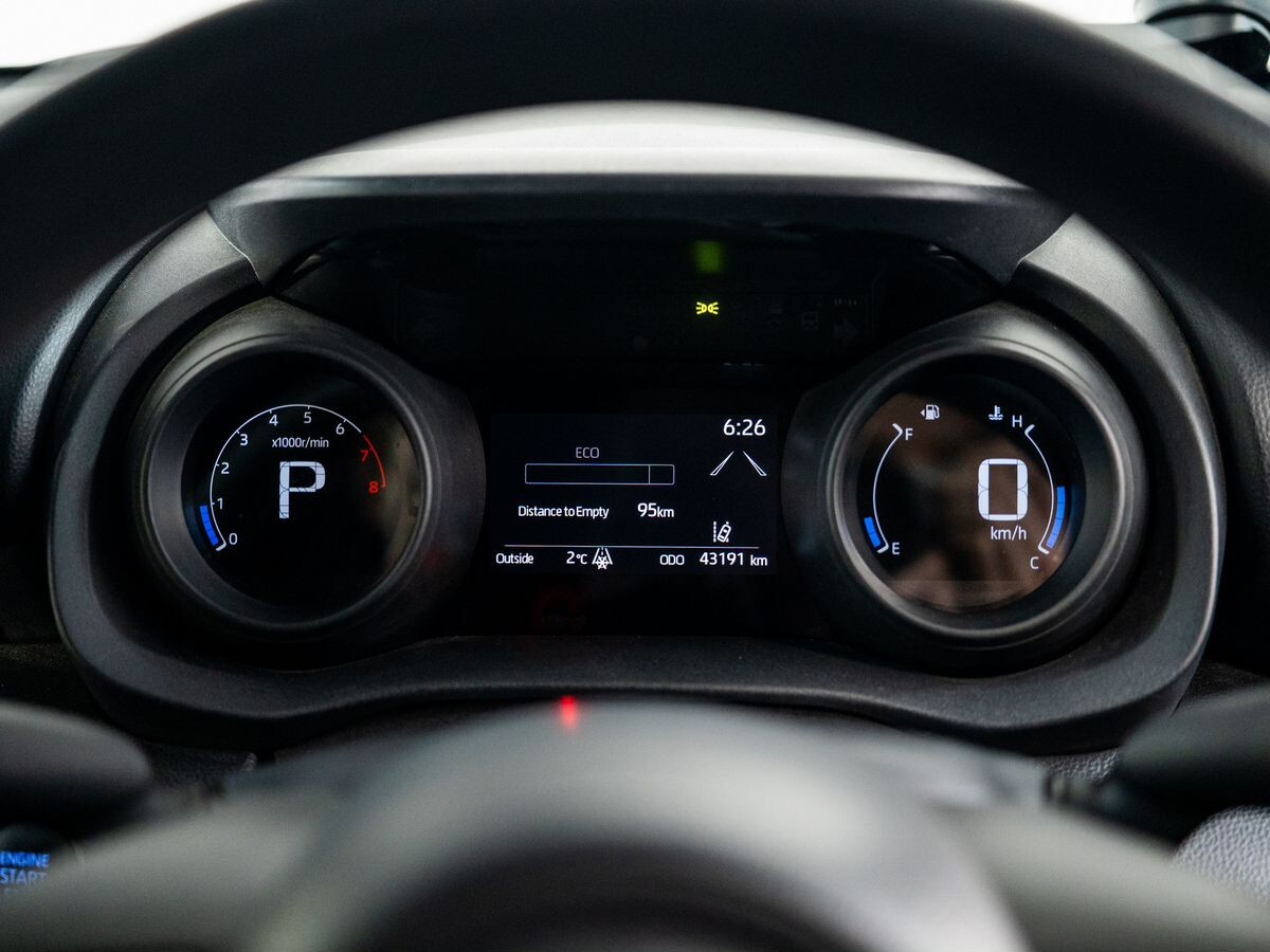 Toyota Yaris 2020 - фото автомобиля