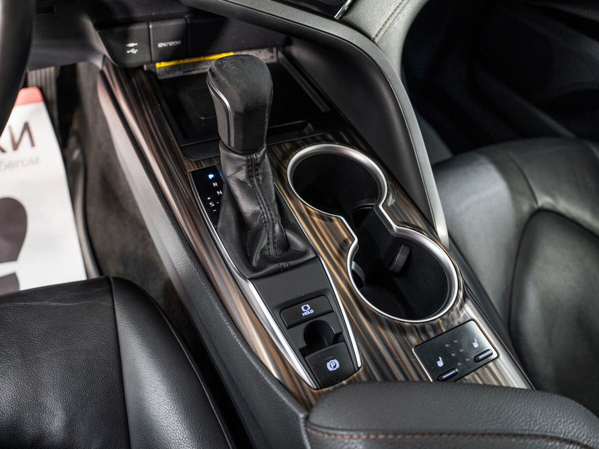 Toyota Camry 2020 - фото автомобиля