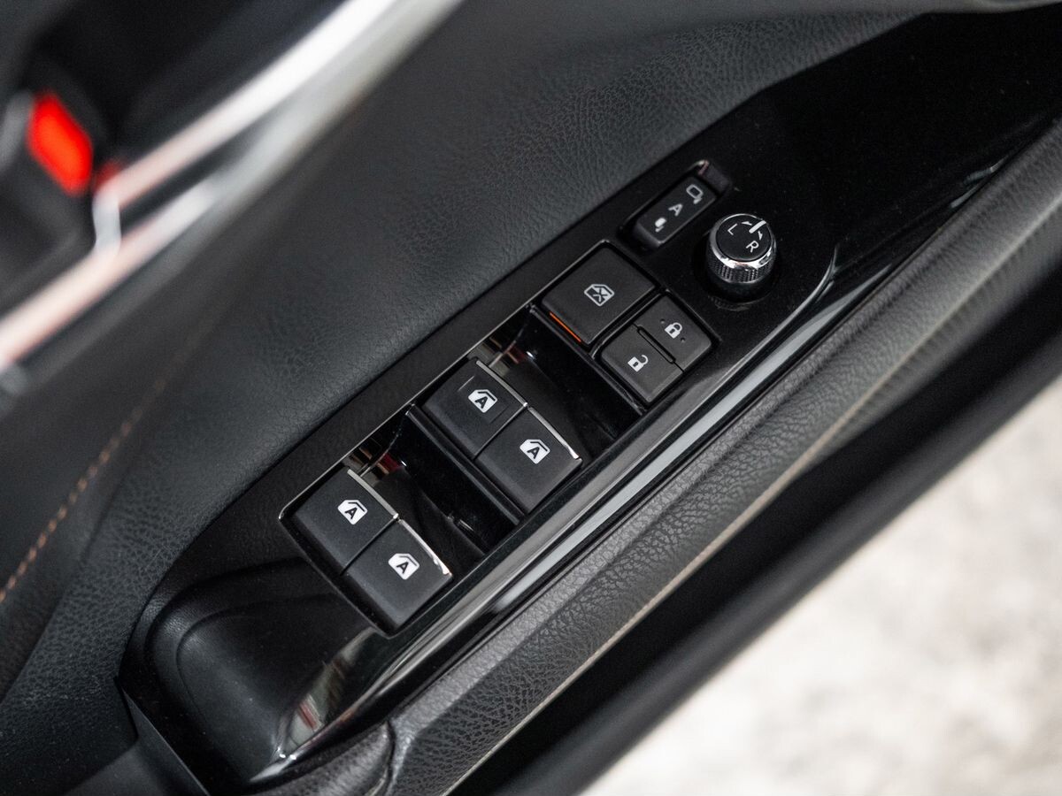 Toyota Camry 2020 - фото автомобиля