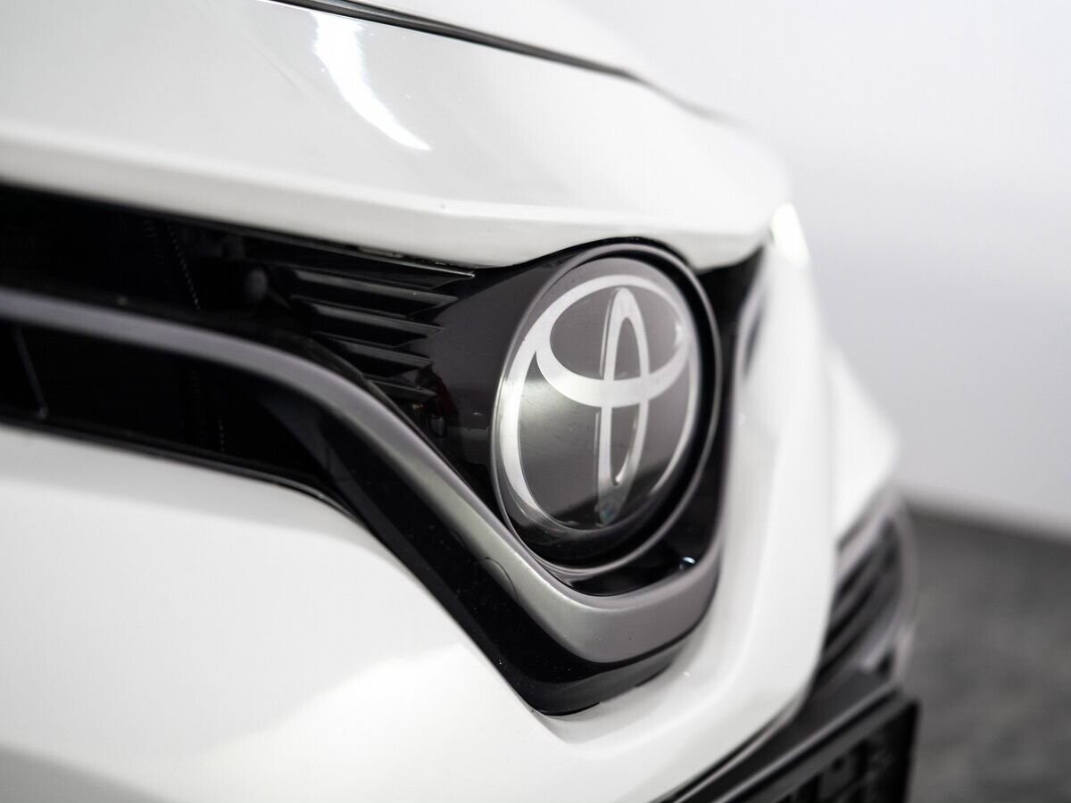 Toyota Camry 2020 - фото автомобиля