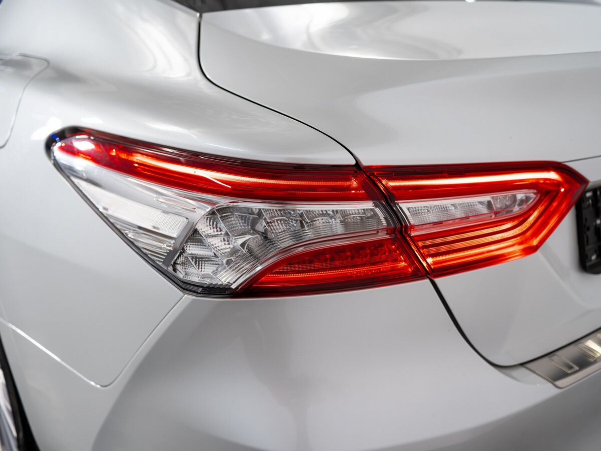 Toyota Camry 2020 - фото автомобиля