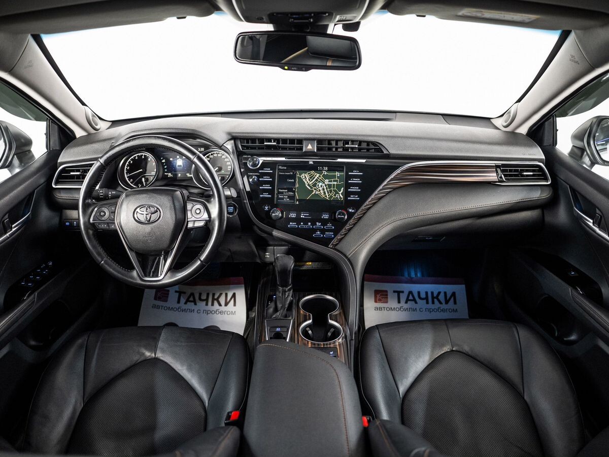 Toyota Camry 2020 - фото автомобиля
