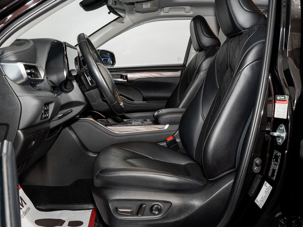 Toyota Highlander 2020 - фото автомобиля
