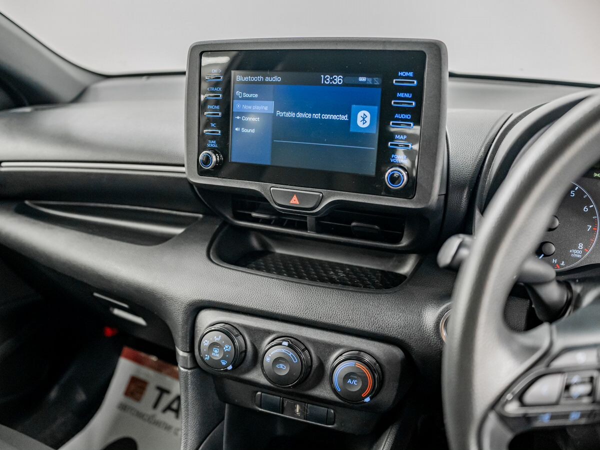 Toyota Yaris 2020 - фото автомобиля