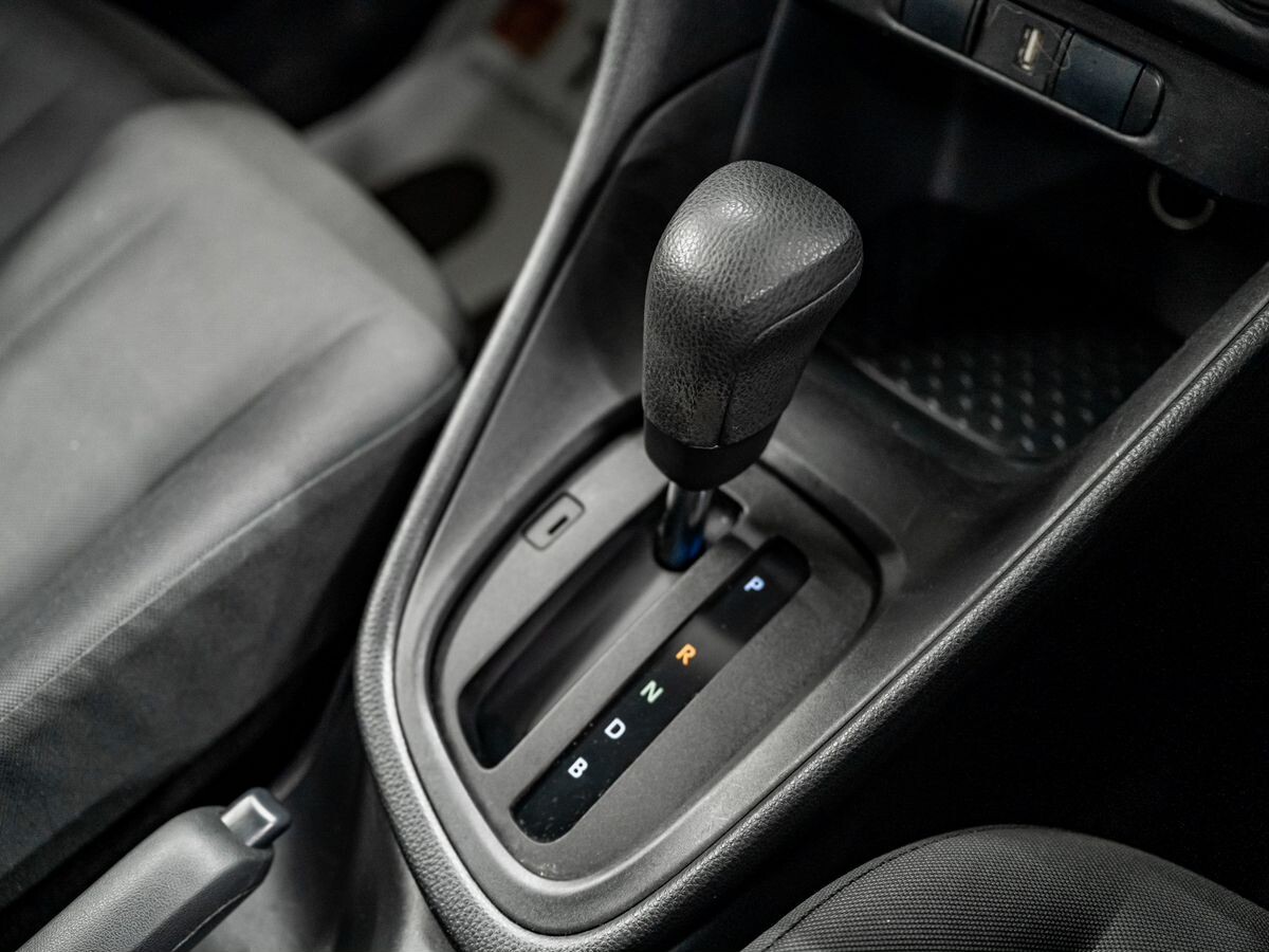 Toyota Yaris 2020 - фото автомобиля