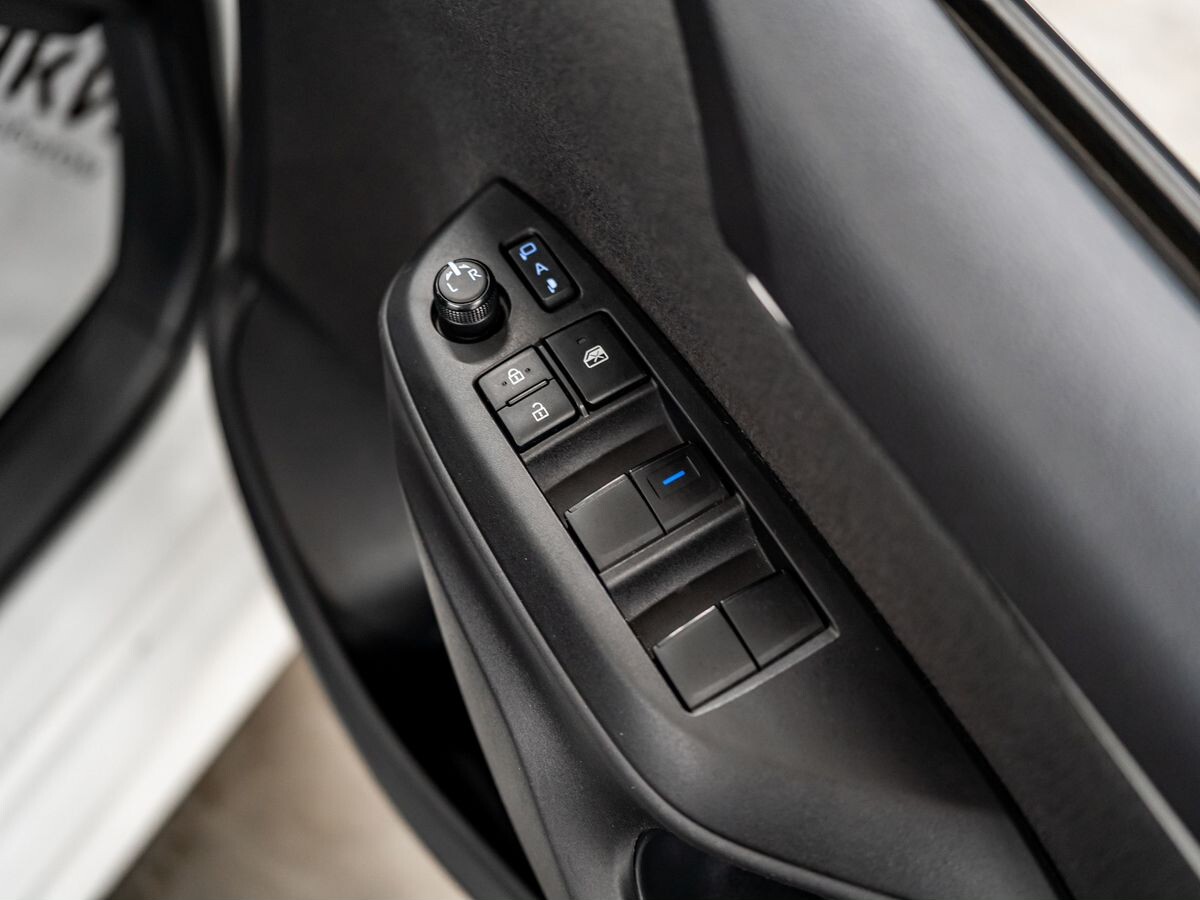 Toyota Yaris 2020 - фото автомобиля