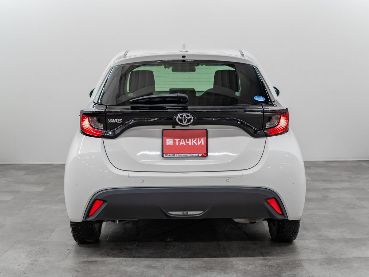 Toyota Yaris 2020 - фото автомобиля