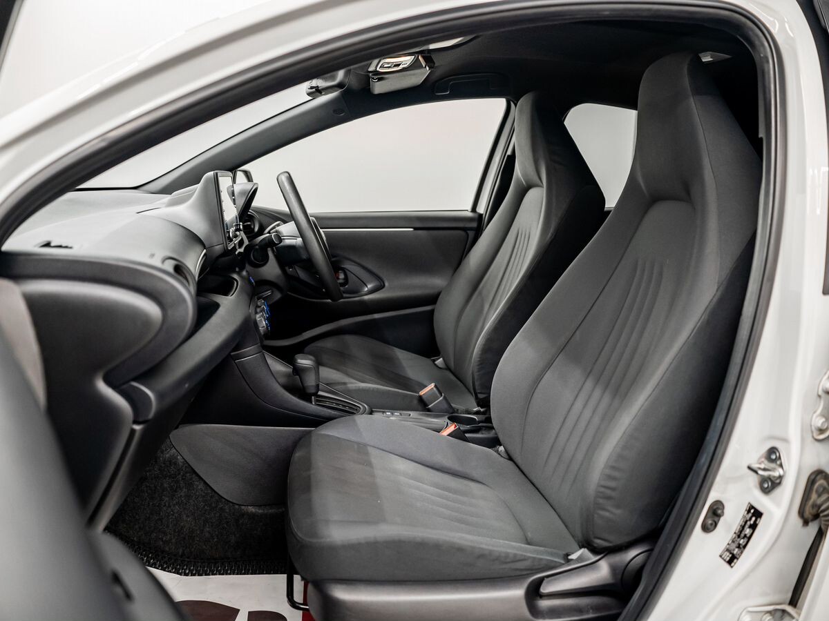 Toyota Yaris 2020 - фото автомобиля