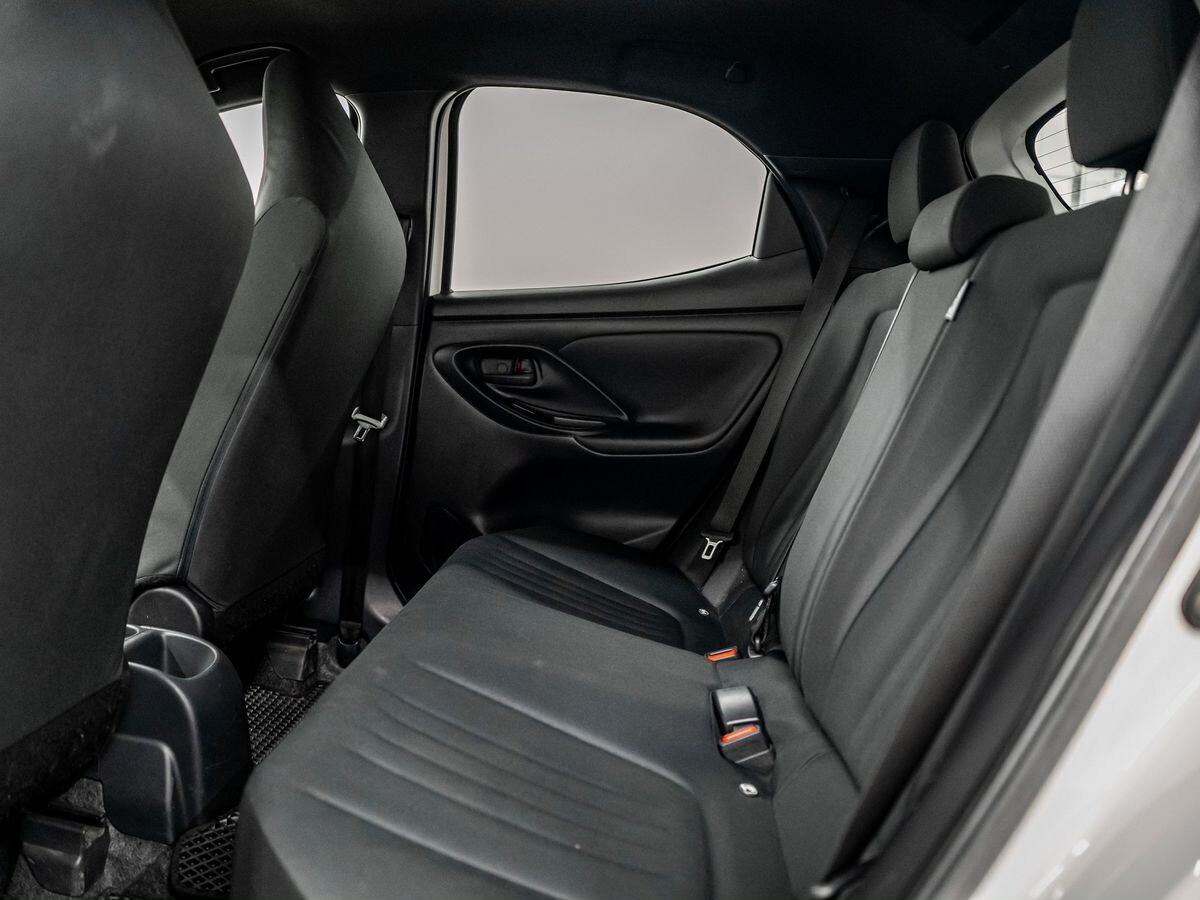 Toyota Yaris 2020 - фото автомобиля