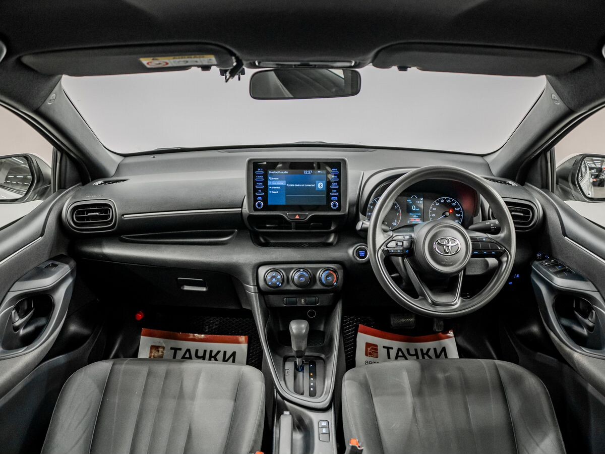 Toyota Yaris 2020 - фото автомобиля