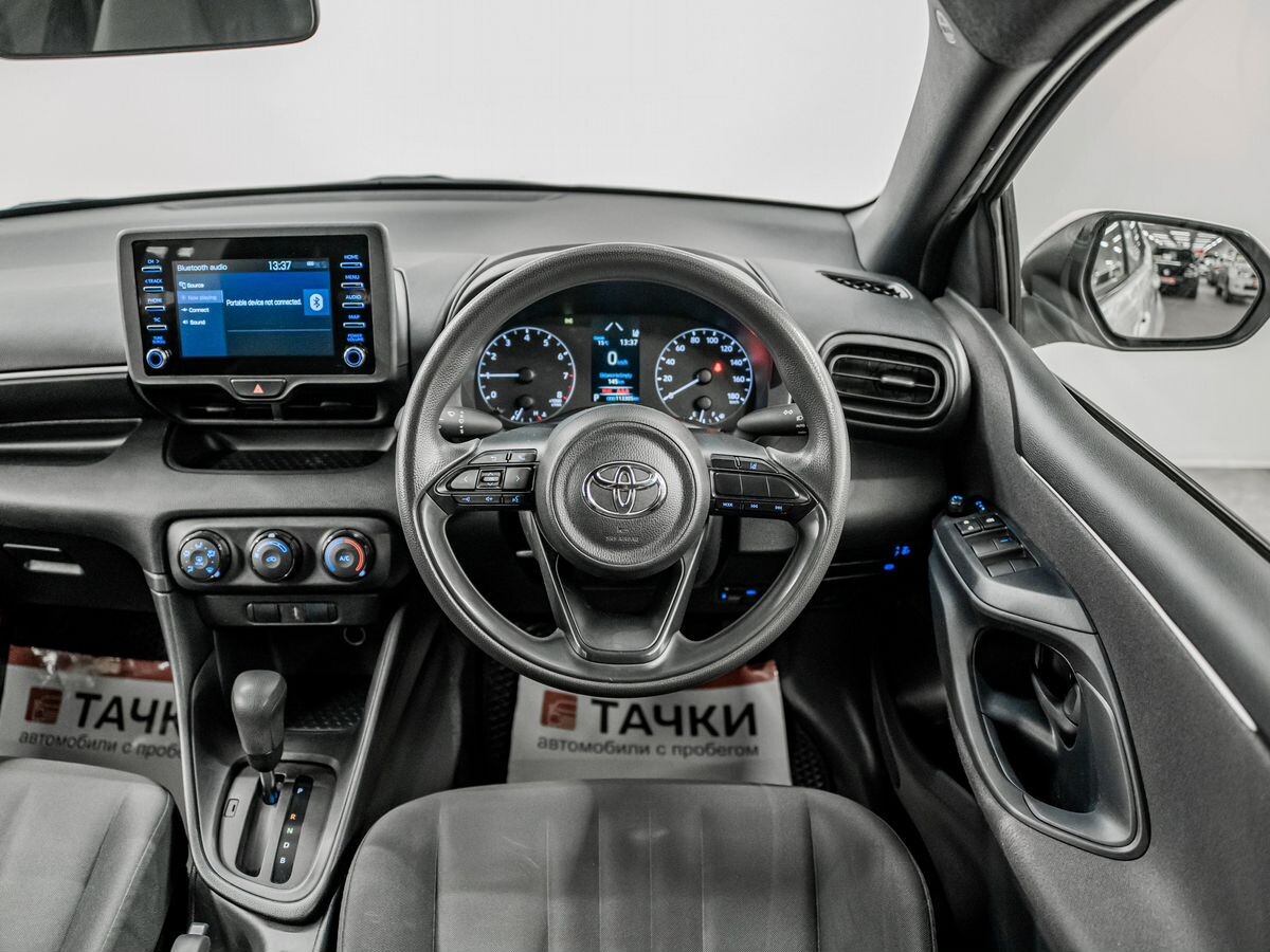 Toyota Yaris 2020 - фото автомобиля