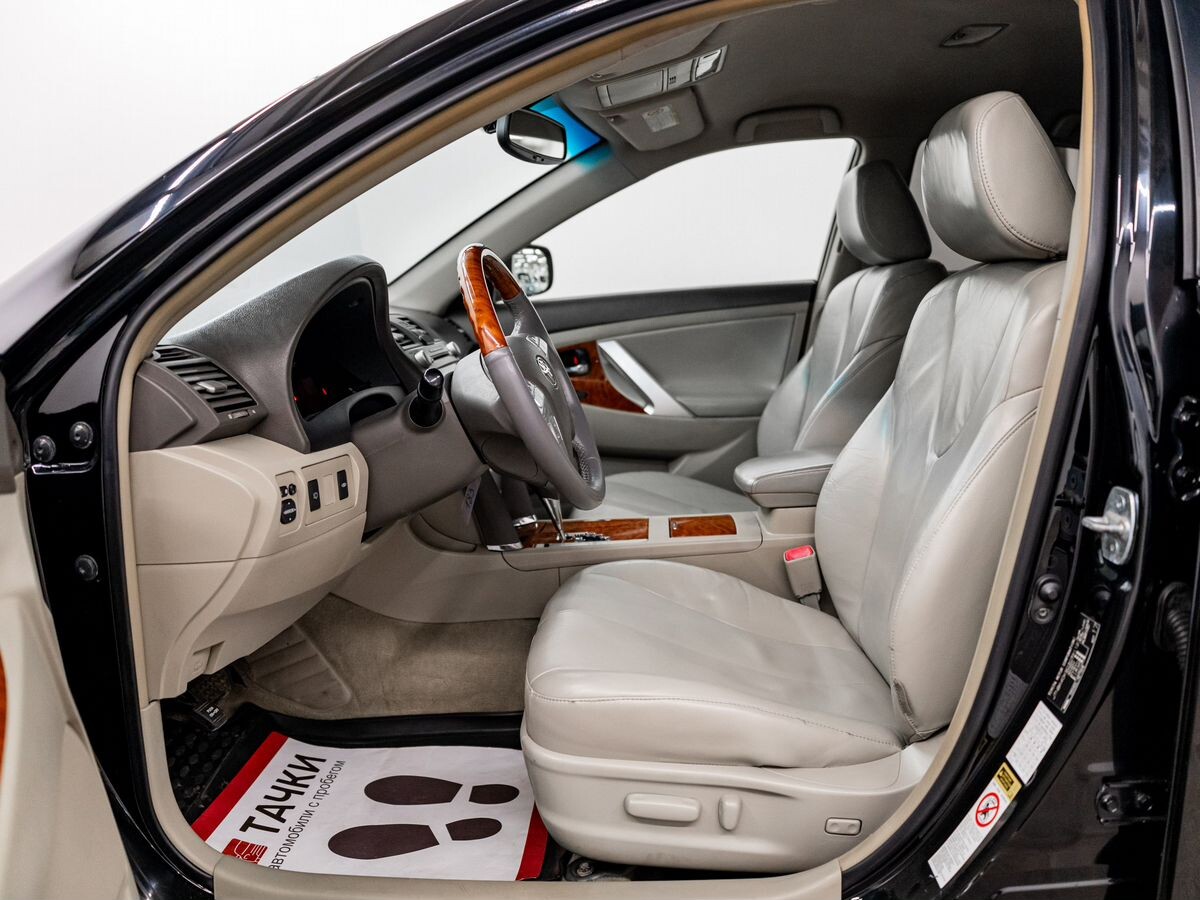 Toyota Camry 2008 - фото автомобиля