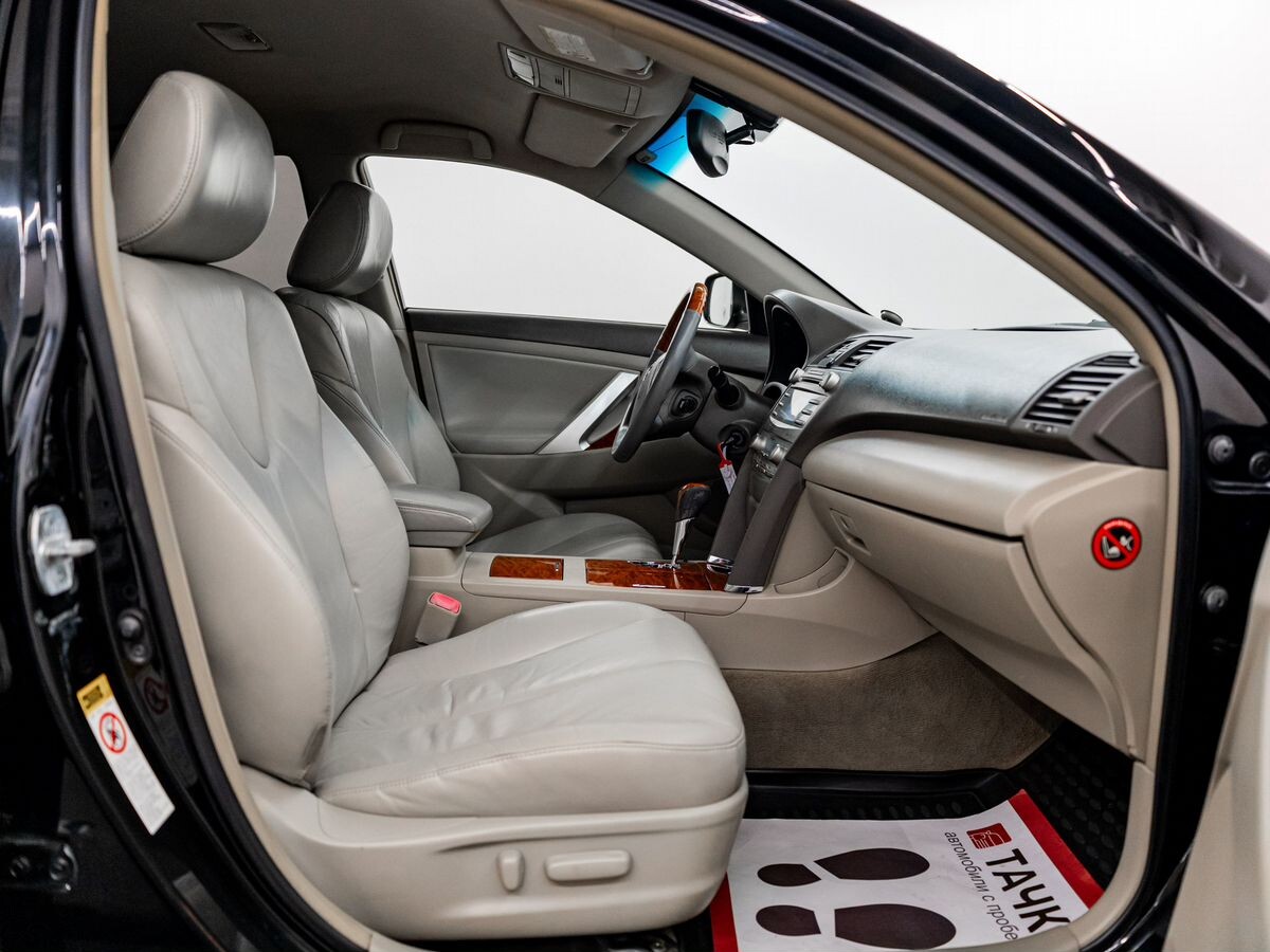 Toyota Camry 2008 - фото автомобиля