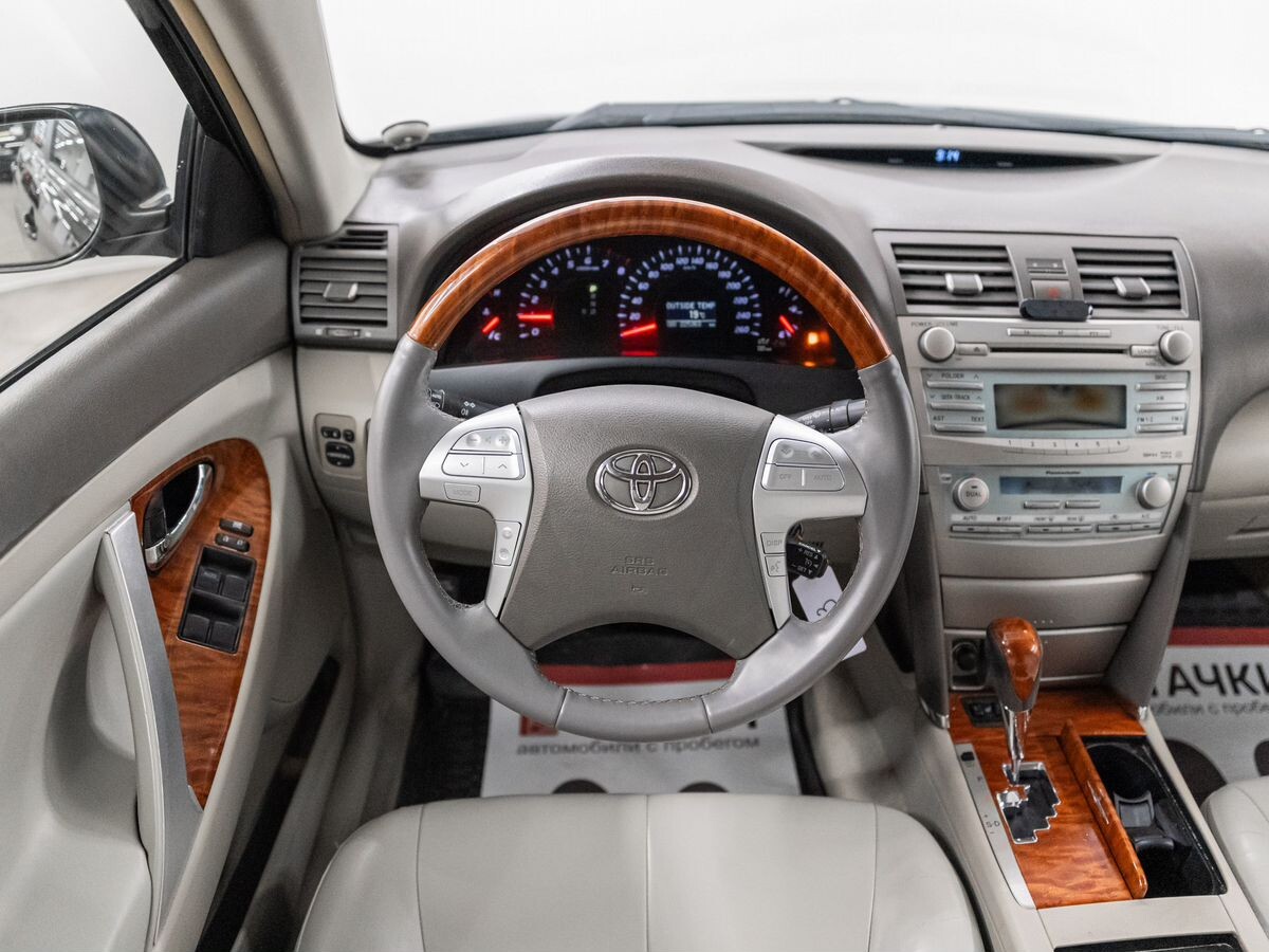 Toyota Camry 2008 - фото автомобиля