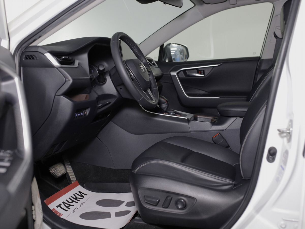 Toyota RAV4 2020 - фото автомобиля