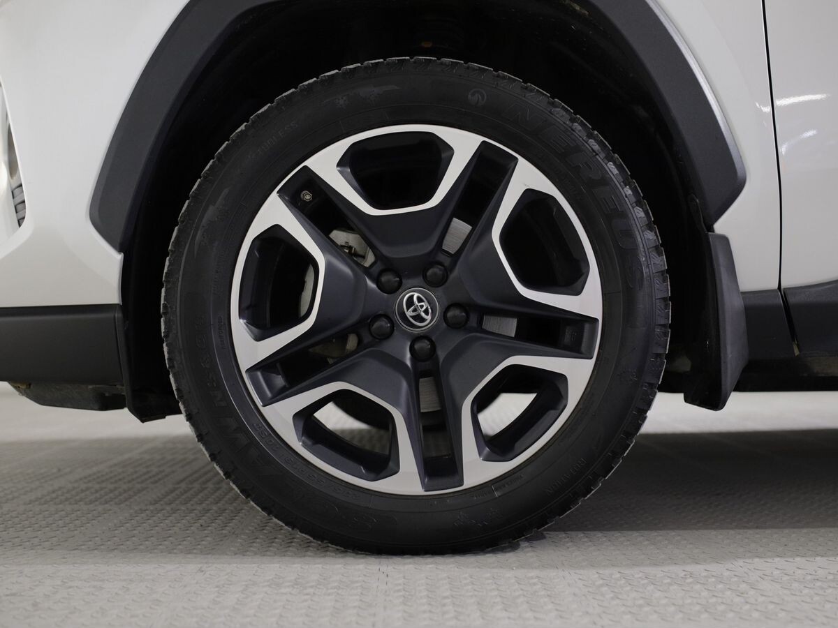 Toyota RAV4 2020 - фото автомобиля