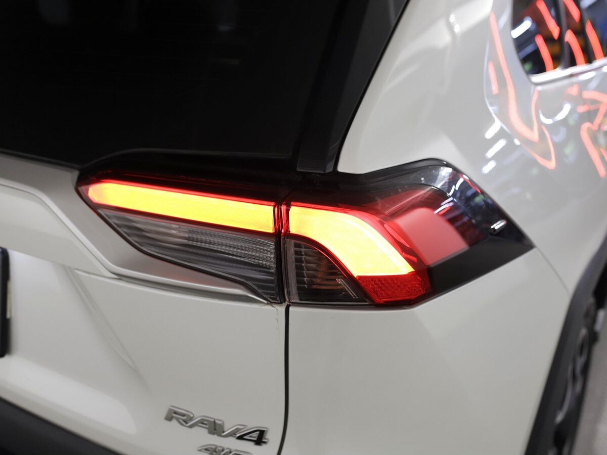 Toyota RAV4 2020 - фото автомобиля