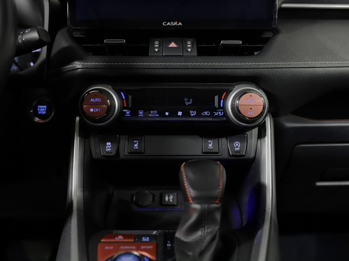 Toyota RAV4 2020 - фото автомобиля