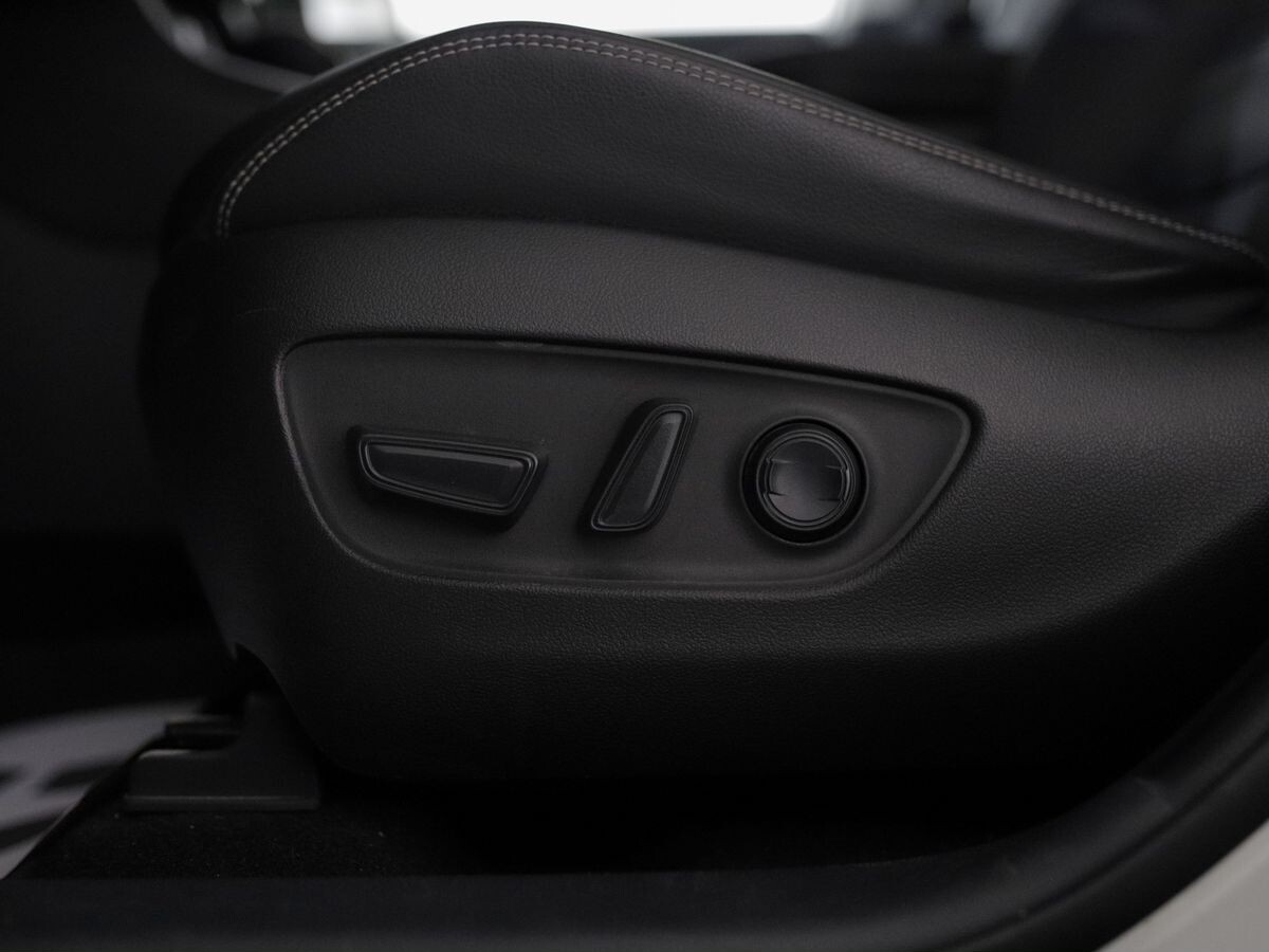 Toyota RAV4 2020 - фото автомобиля