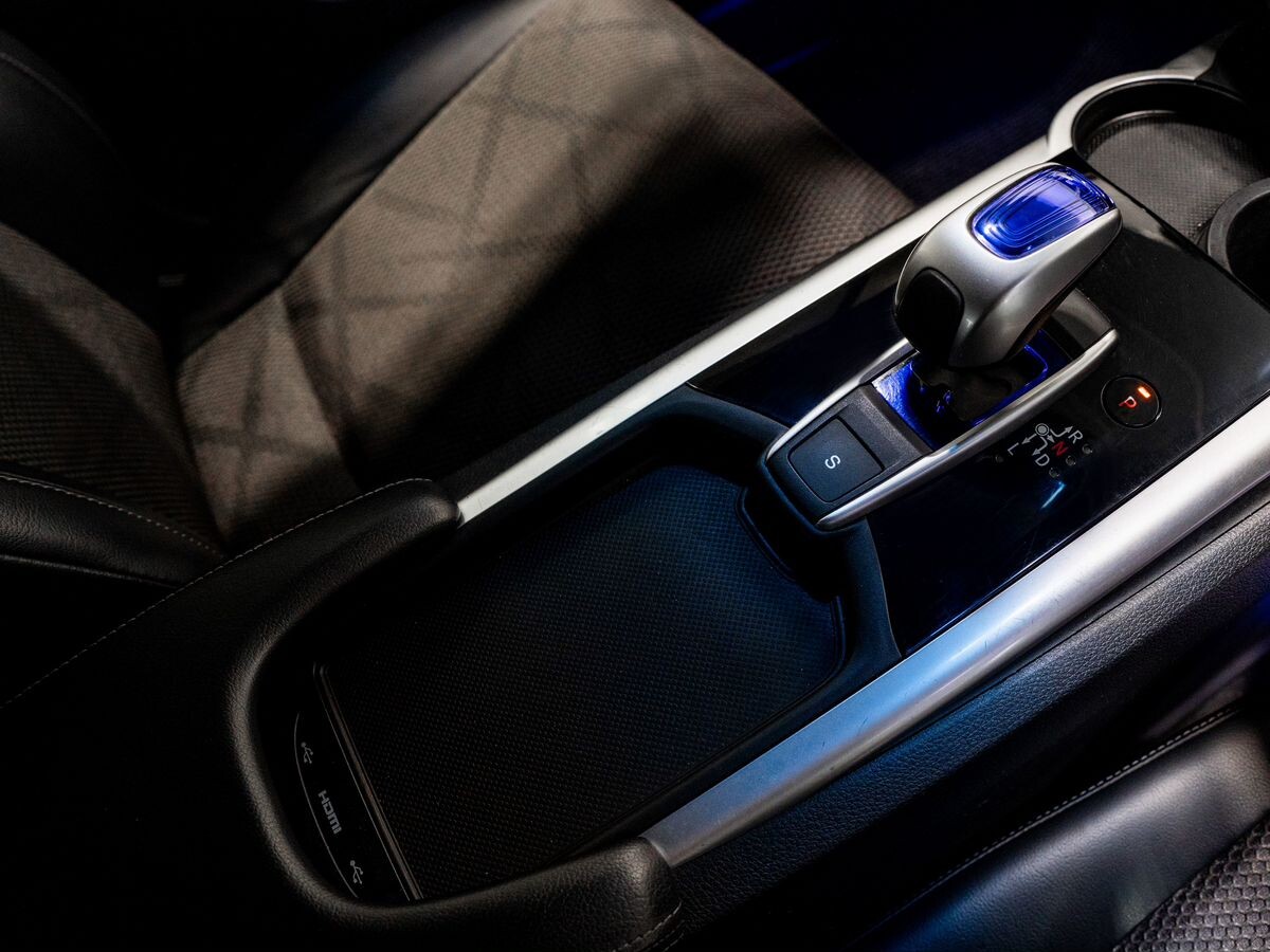 Honda Jade 2015 - фото автомобиля