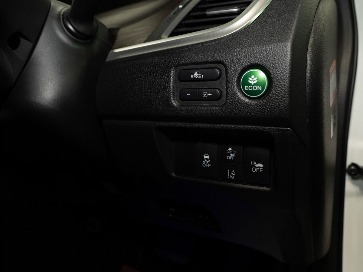 Honda Jade 2015 - фото автомобиля