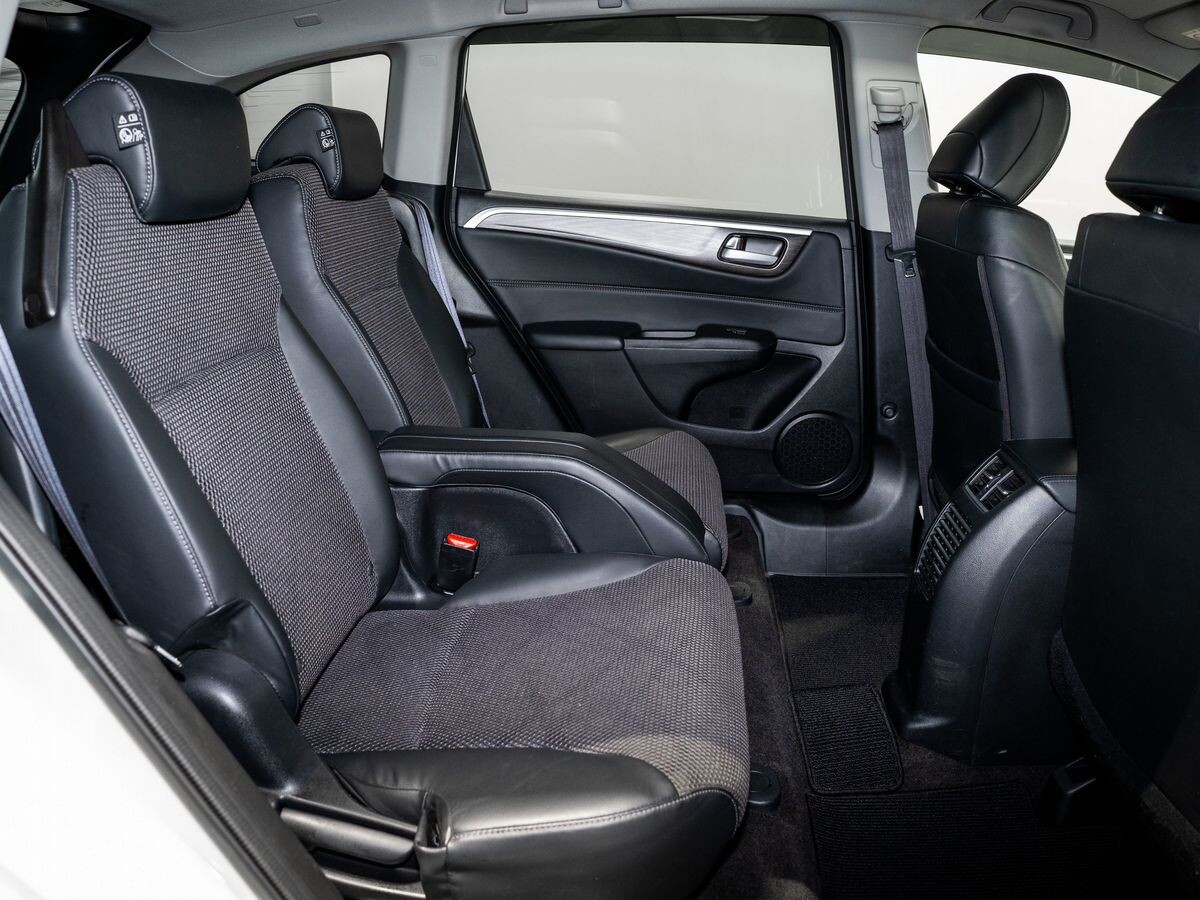 Honda Jade 2015 - фото автомобиля