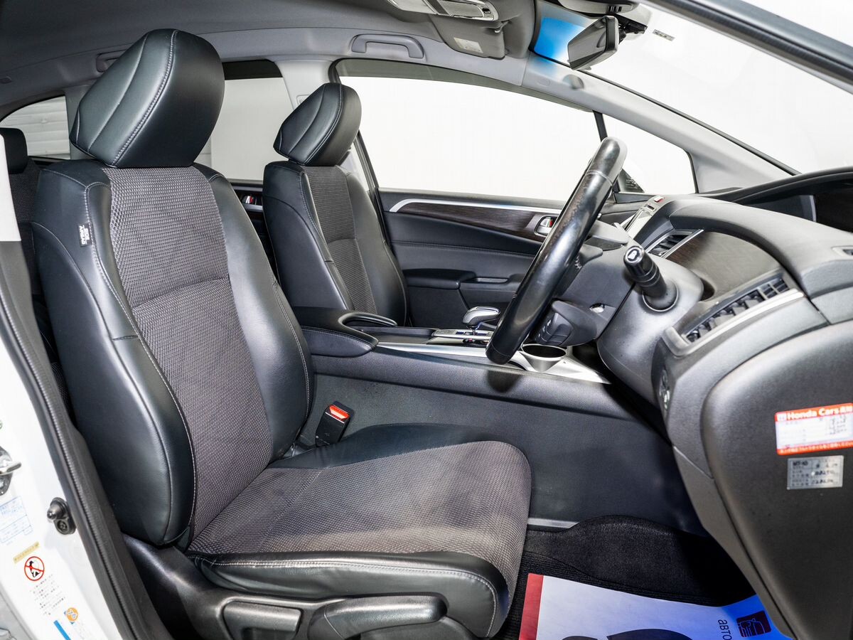 Honda Jade 2015 - фото автомобиля