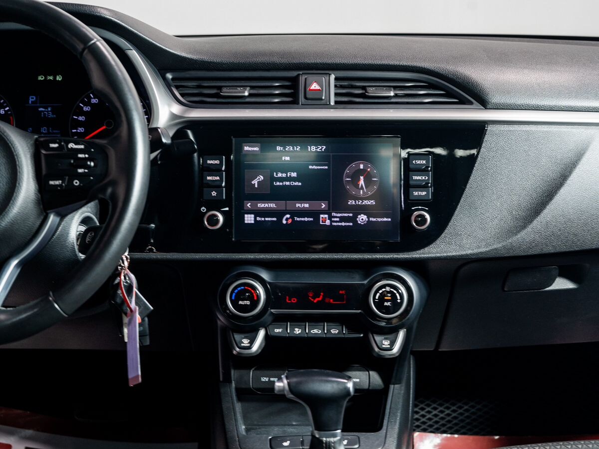 Kia Rio 2020 - фото автомобиля