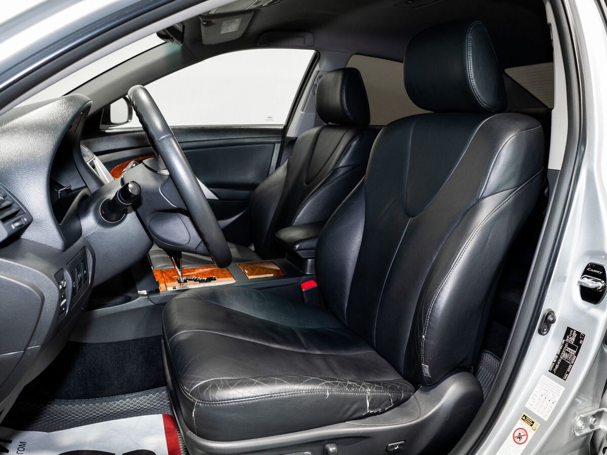 Toyota Camry 2011 - фото автомобиля