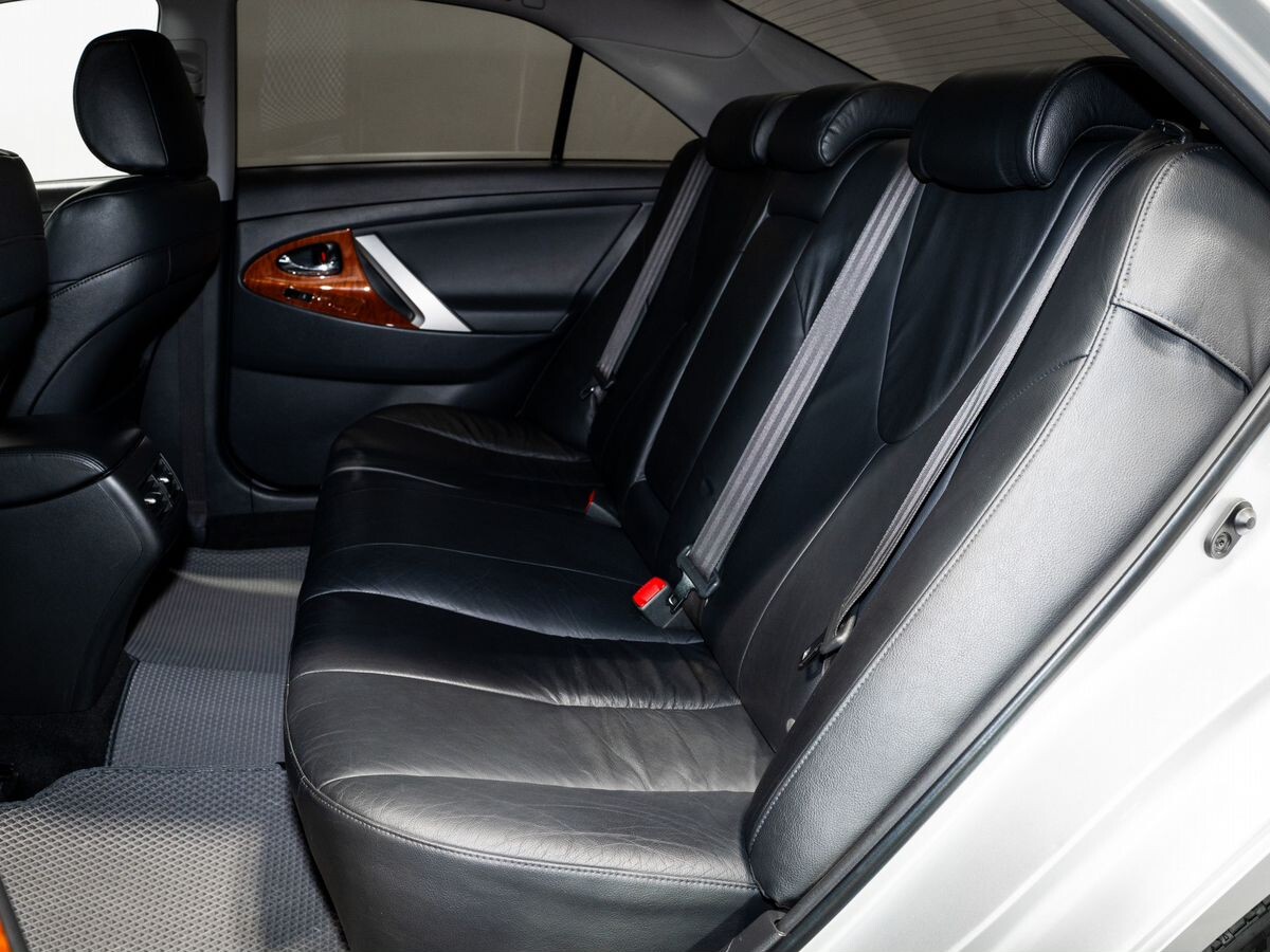 Toyota Camry 2011 - фото автомобиля