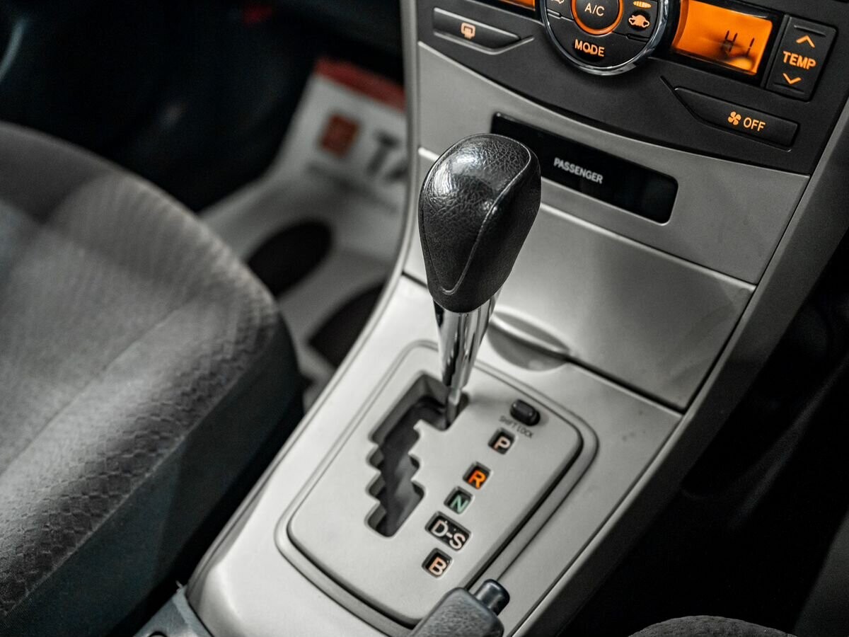 Toyota Corolla 2011 - фото автомобиля